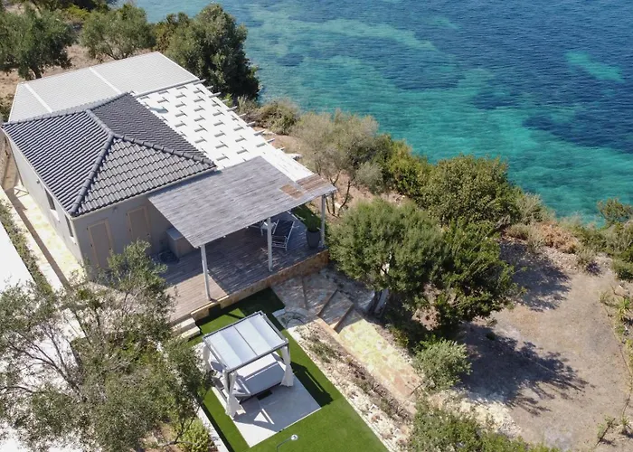 Cavo- With Private Sea Access Vila *