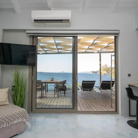 Beach Villa Cavo- With Sea Access Marathiás