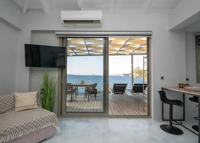 Cavo- With Private Sea Access Marathiás