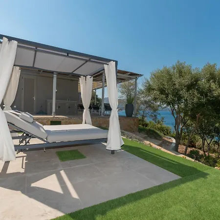 Villa Cavo- With Private Sea Access Marathiás