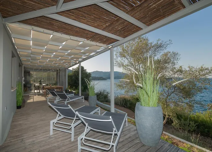 Cavo- With Private Sea Access Vilă