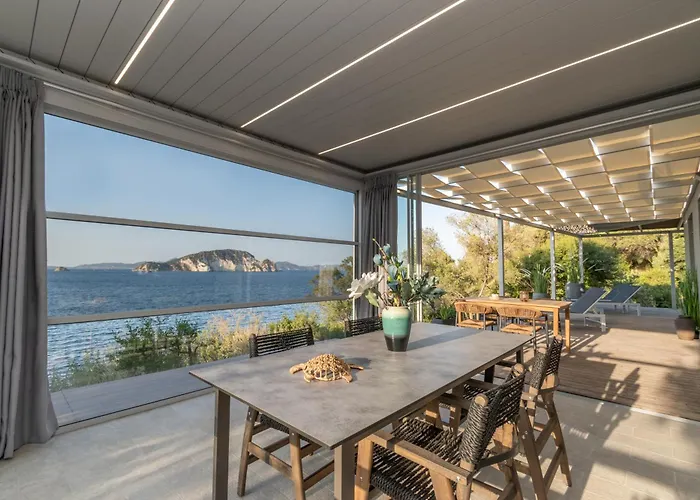 Vilă Cavo- With Private Sea Access *